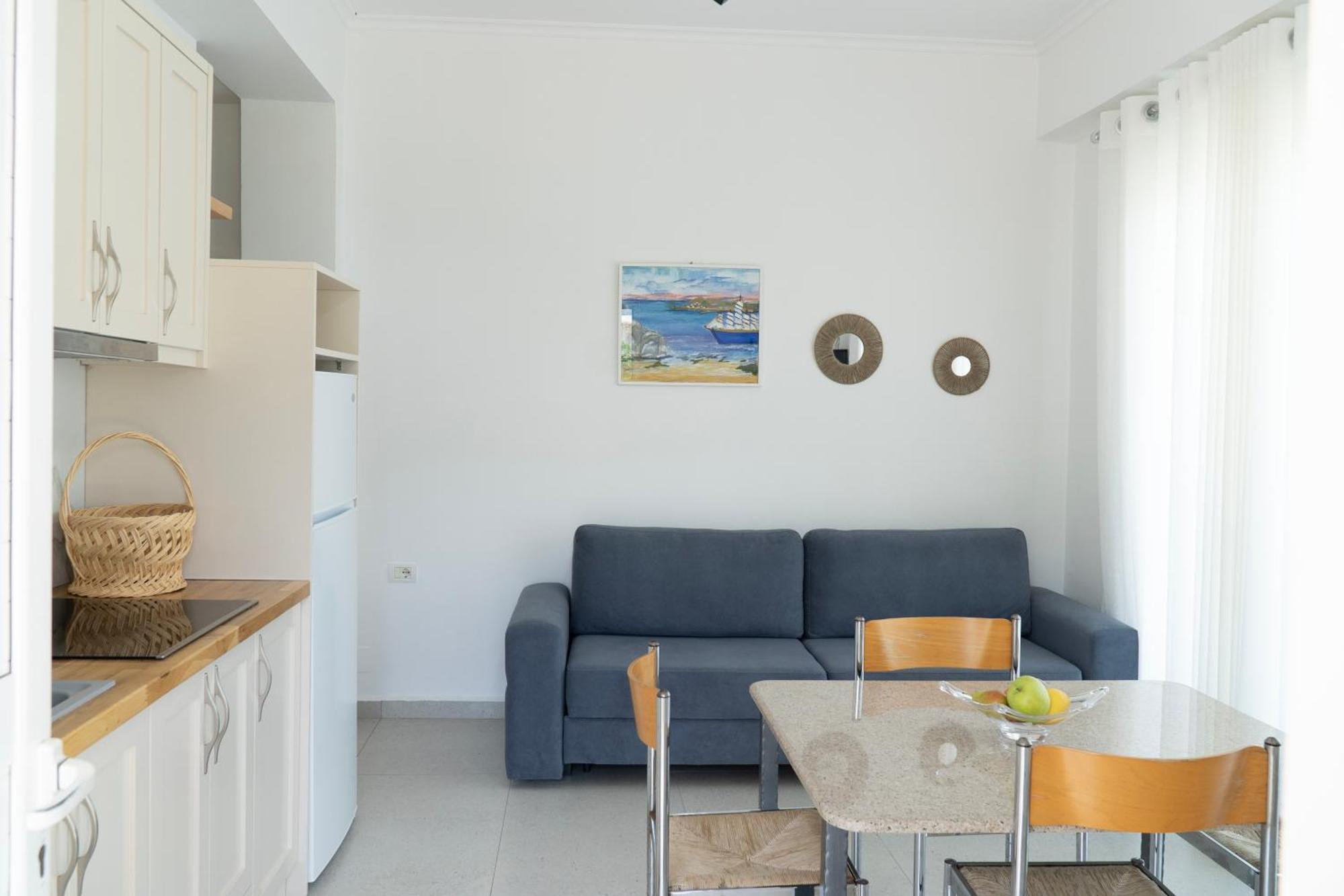 Vourtarea Guesthouse Himare Exterior photo